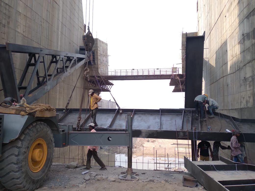 Erection of Bottam Horizontal Girder of Radiale Gate